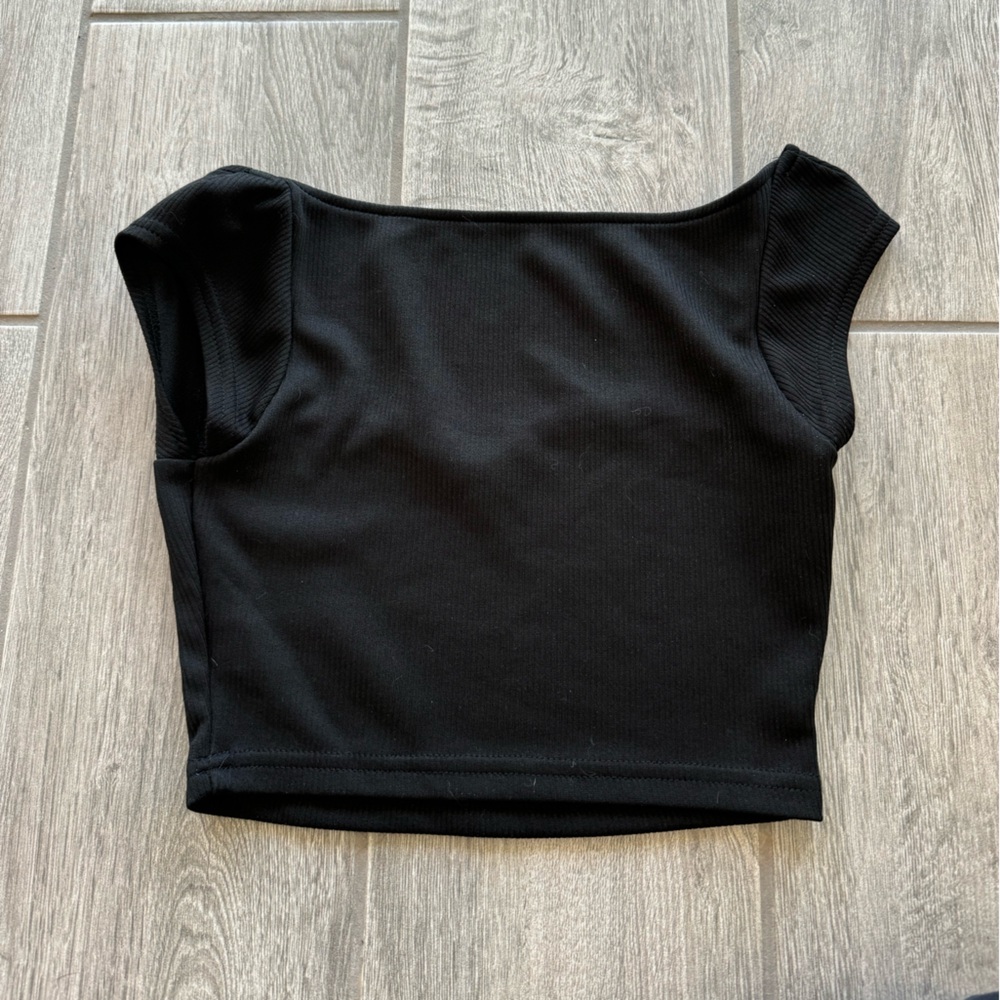women’s cropped top